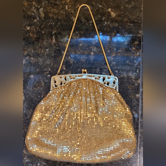 Antique Mesh Whiting & Davis Co Bags. Gold Tone Ornate Hand Bag - Picture 7 of 12